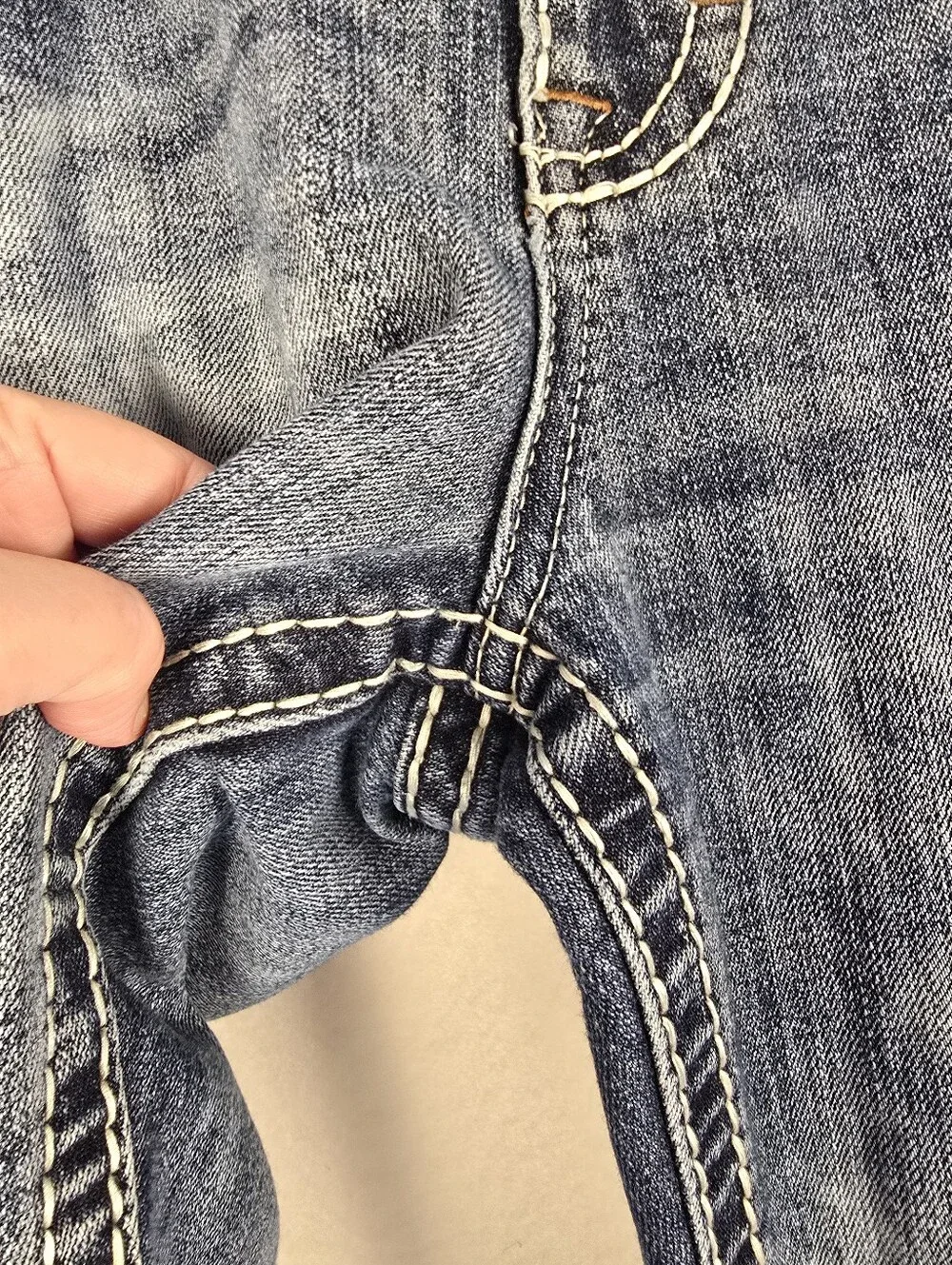 Rock Revival Rogue Faded Blue Topstitching Embellished Bootcut Jeans. Mens 32/30